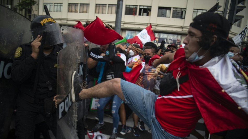 Un muerto y 15 heridos en nueva jornada de protestas en Per&uacute;