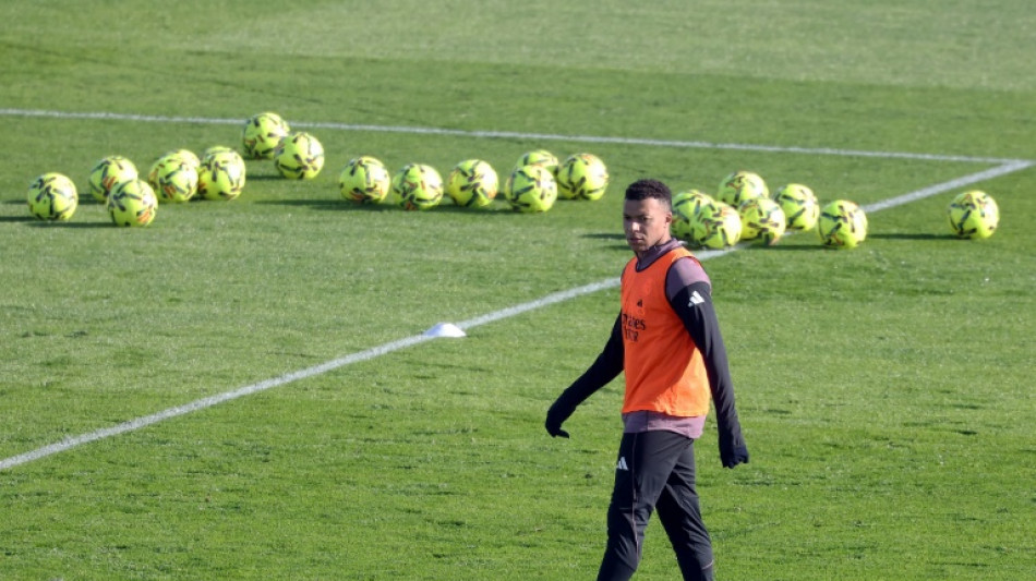 Foot: Mbapp&eacute; bless&eacute; &agrave; un genou, coup dur pour le Real Madrid