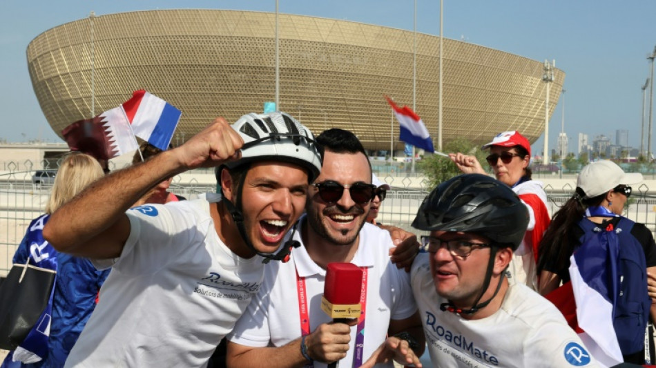 Paris-Katar: Zwei Fußball-Fans fahren mit dem Rad zur WM nach Katar