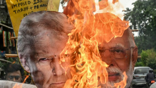 Trump anuncia tarifa adicional de 25% &agrave; &Iacute;ndia por comprar petr&oacute;leo russo