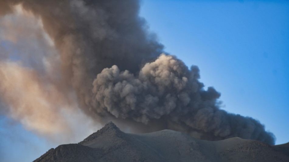 Per&uacute; activa el estado de emergencia en los alrededores del volc&aacute;n en erupci&oacute;n