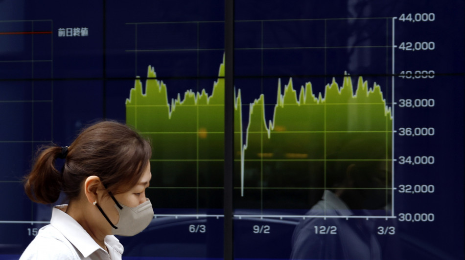 La Borsa di Tokyo tenta il rimbalzo, +5,04% l'indice Nikkei