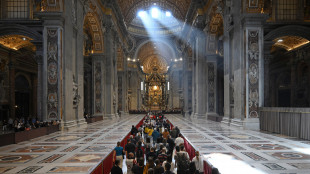 Oltre 90 mila persone hanno reso finora omaggio al Papa
