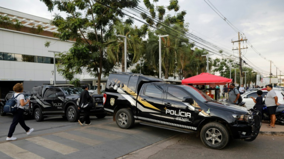 Brésil: Bolsonaro admis à l'hôpital après un "malaise"