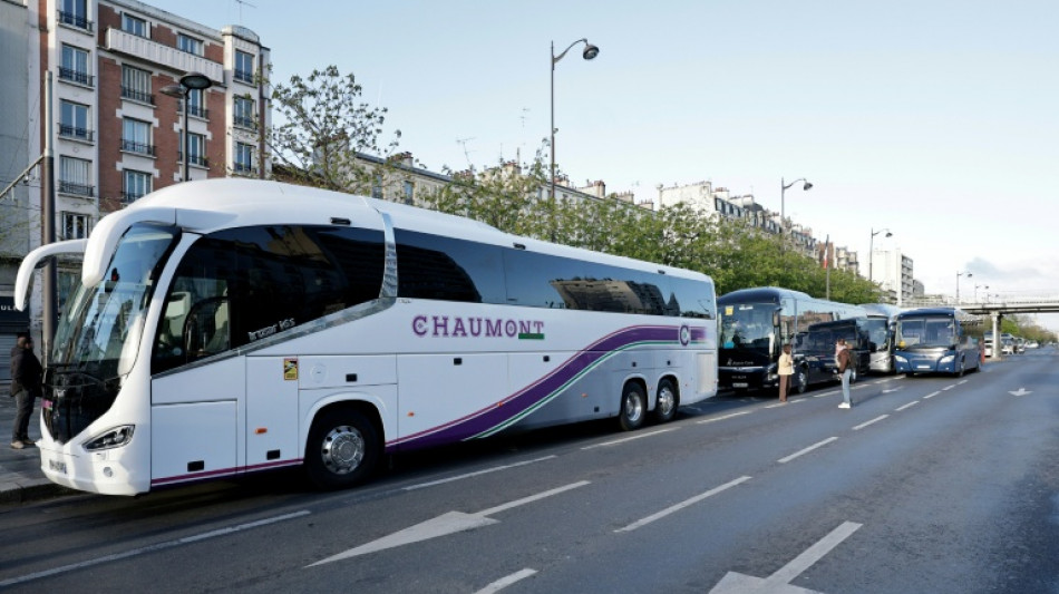 Hausse des carburants : d&eacute;but de l'op&eacute;ration escargot des routiers sur le p&eacute;riph&eacute;rique &agrave; Paris