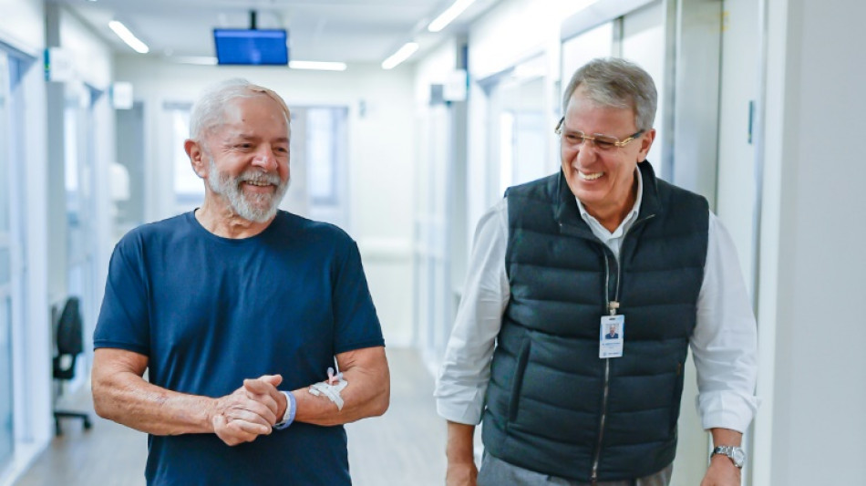 Lula diz que est&aacute; 'firme e forte' ap&oacute;s cirurgia