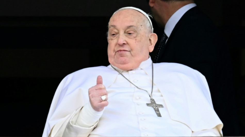 Papa Francisco está melhor e Vaticano sugere possibilidade de aparição pública no domingo