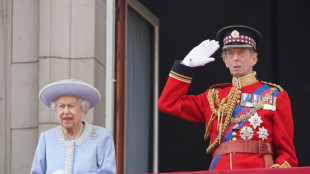 Elizabeth II. zeigt sich bei Jubläumsfeiern vor jubelnder Menge 