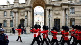 120 Jahre Entente Cordiale: Britische Soldaten bei Wachablösung vor dem Elysée