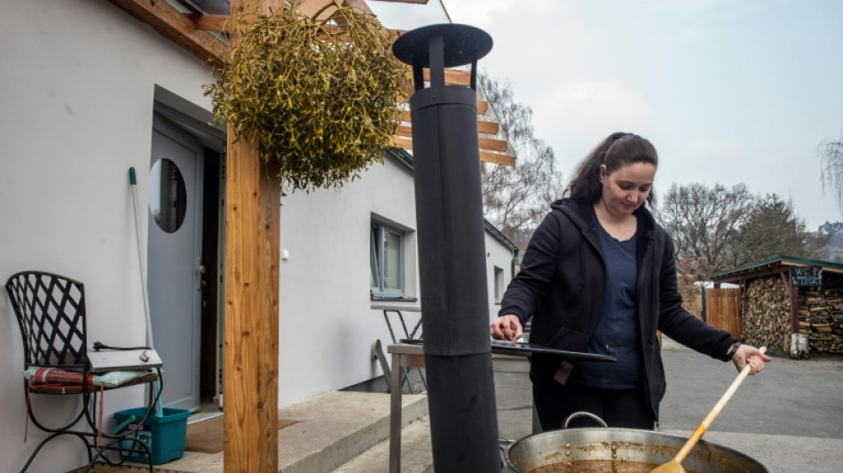L'heure du borsch: un camping tch&egrave;que ouvre un restaurant ukrainien tenu par les r&eacute;fugi&eacute;s