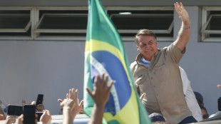 Bolsonaro reencontra apoiadores ap&oacute;s volta ao Brasil