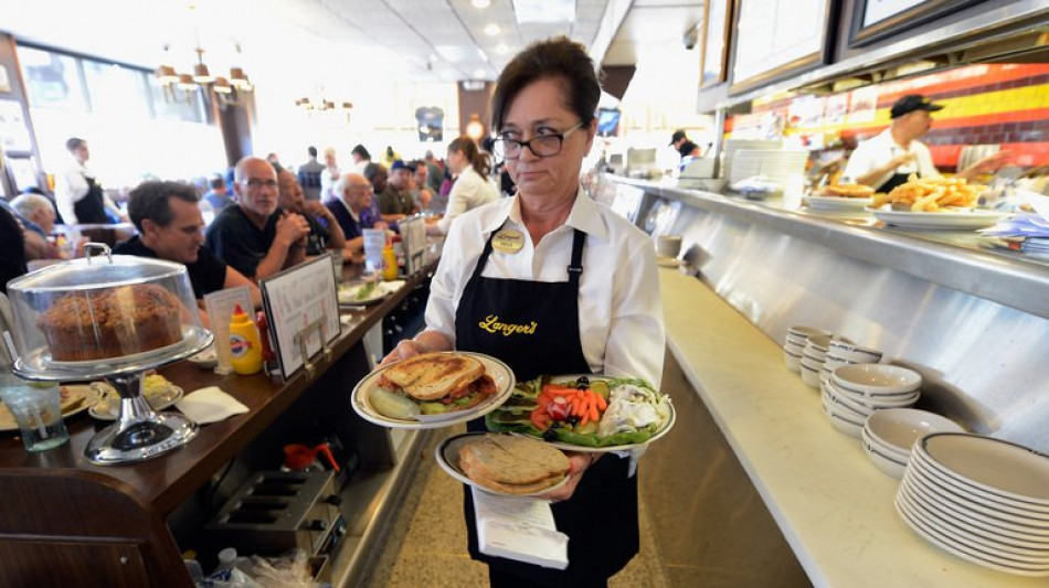 Studie: Besch&auml;ftigte arbeiten wieder mehr als vor der Corona-Pandemie 