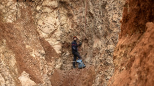 Socorristas marroqu&iacute;es entran al t&uacute;nel para rescatar al ni&ntilde;o Rayan 