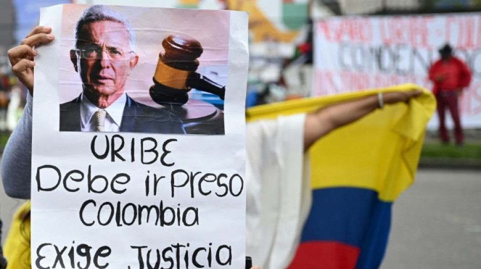 Kolumbiens Ex-Präsident Uribe zu zwölf Jahren Hausarrest und Geldstrafe verurteilt