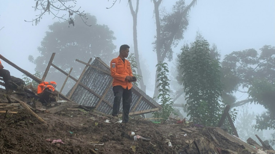 Sube a 20 el n&uacute;mero de muertos por un corrimiento de tierra en Indonesia