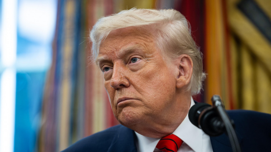 Nyt, Trump sta inviando un gruppo di migranti in Libia