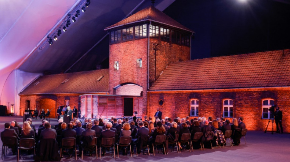 Politiker und &Uuml;berlebende gedenken 80 Jahre nach Auschwitz-Befreiung der Opfer