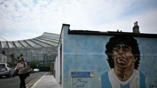 Kinder von Fußballidol Maradona wollen in Frankreich Verkauf von Trophäe stoppen