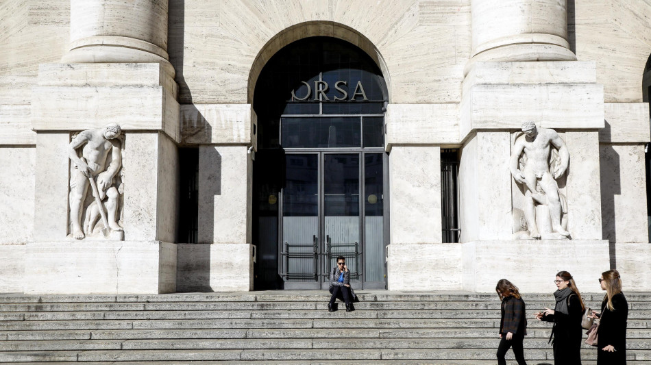 Borsa: Milano fiacca con le utilities, deboli Snam e Italgas