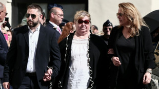 L'adieu en rose et blanc &agrave; Loana, l'&eacute;motion d'une g&eacute;n&eacute;ration 