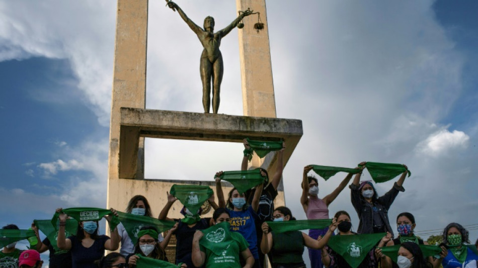Celebran liberaci&oacute;n de mujer que purg&oacute; 9 a&ntilde;os por aborto en El Salvador
