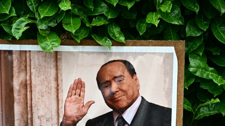 Admiradores de Berlusconi se re&uacute;nem em Mil&atilde;o para funeral de Estado