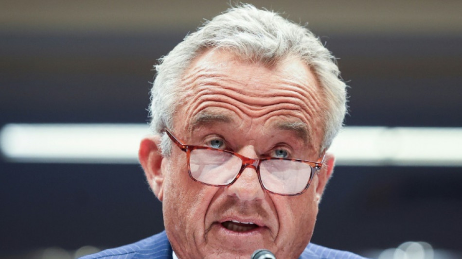 Secretário de Saúde dos EUA demite especialistas de importante painel sobre vacinas