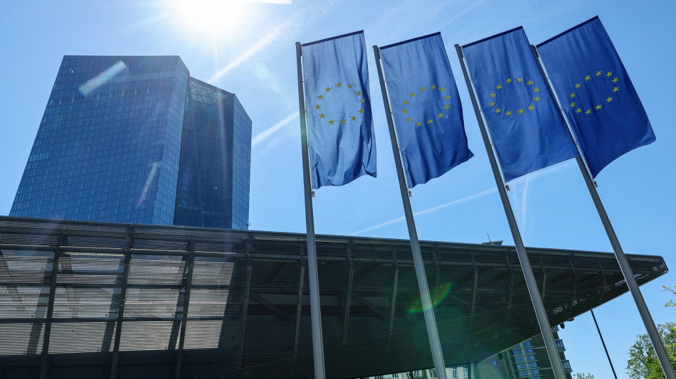Bce, salgono rischi al rialzo per inflazione e al ribasso per la crescita