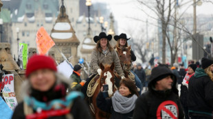 Protestas en Canadá continúan y provincias deciden suavizar restricciones por covid