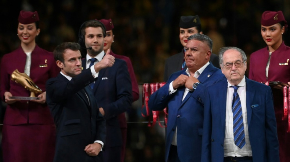 Bleus &agrave; la Concorde: Macron "souhaitait un instant de communion", explique Le Gra&euml;t &agrave; l'AFP