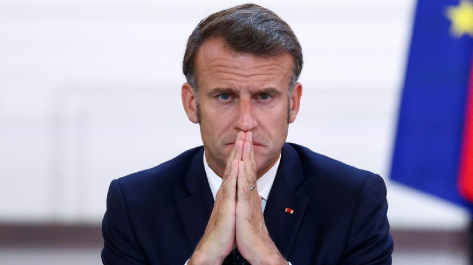 Macron accélère la hausse des dépenses de défense face à  une "liberté menacée"