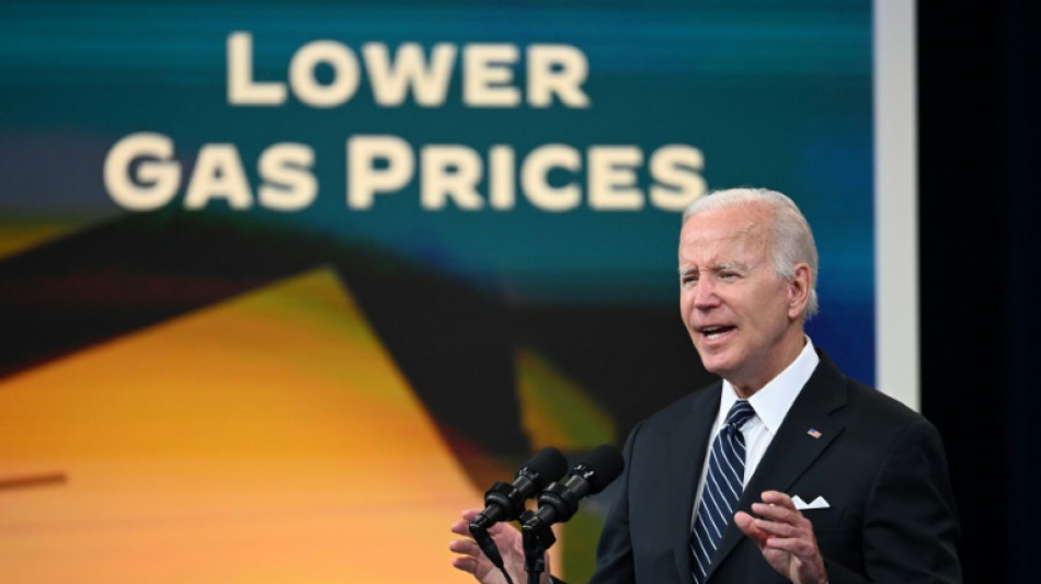 Biden tente de défendre sa stratégie face à l'envolée des prix de l'essence