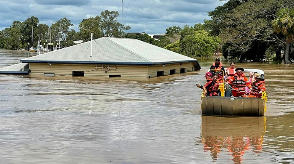 Schwere Überschwemmungen in Australien treiben Zehntausende in die Flucht