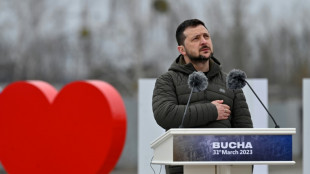 Selenskyj erinnert in Butscha an Massaker vor einem Jahr