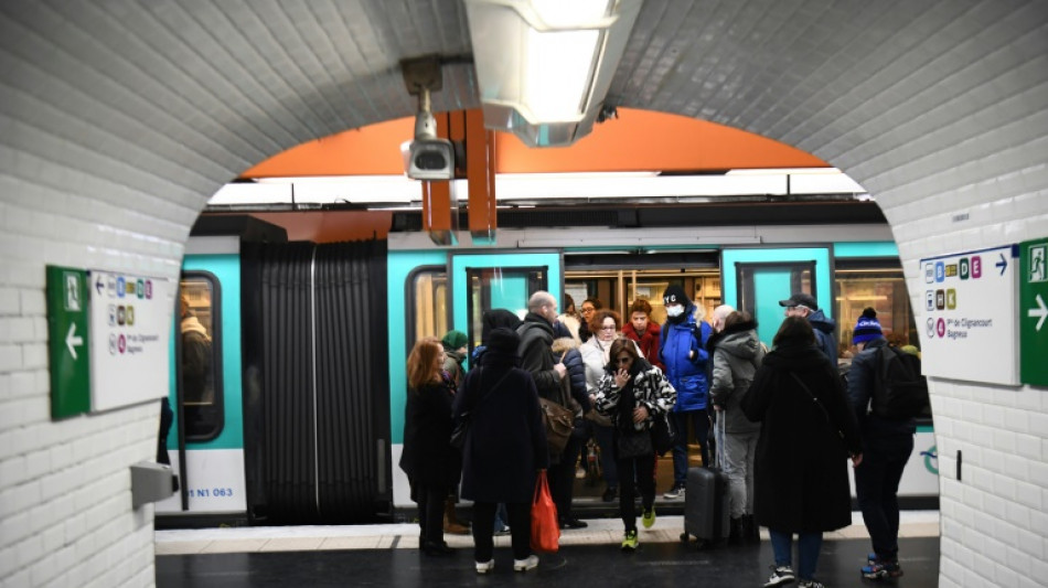 Retraites: moins de gr&eacute;vistes mardi, pour le 3e jour de gr&egrave;ves