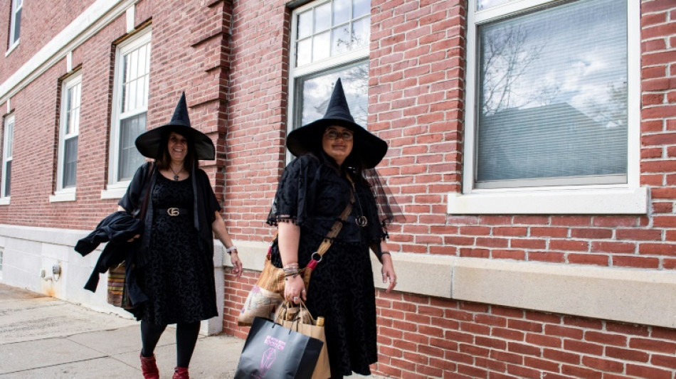 'Bruxos' condenados h&aacute; quase quatro s&eacute;culos s&atilde;o absolvidos nos EUA