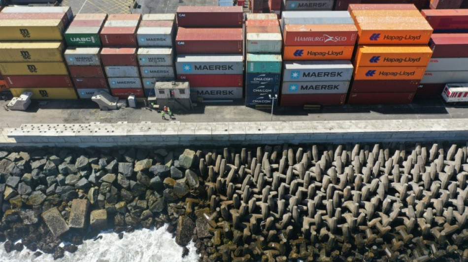 Face &agrave; l'assaut des vagues, les ports du Pacifique sud-am&eacute;ricain renforcent leurs protections