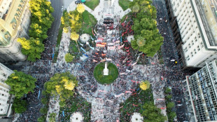 Miles de izquierdistas marchan en Argentina contra el acuerdo con FMI