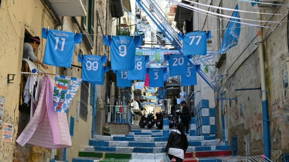Autoridades pro&iacute;bem comemora&ccedil;&otilde;es de torcedores do Napoli no Ves&uacute;vio