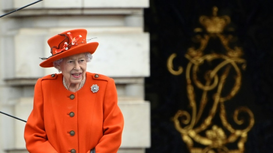 La reina Isabel II aparece sonriente en un concurso ecuestre