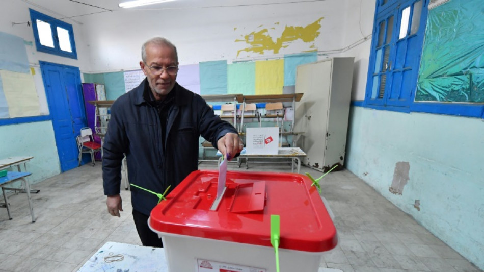 Von Boykottaufrufen überschattete Parlamentswahl in Tunesien geht in zweite Runde
