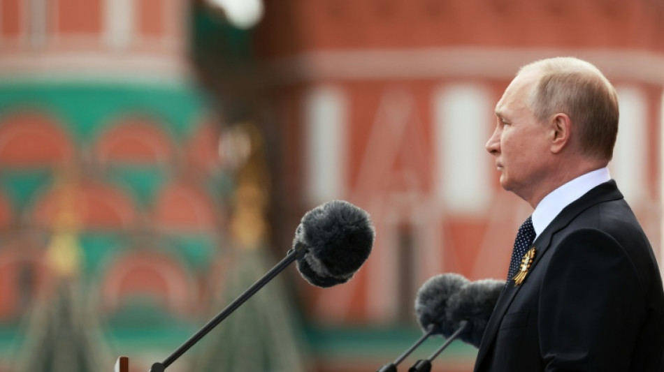 Ukraine: la Russie se défend, affirme Poutine, célébrant la défaite nazie de 1945
