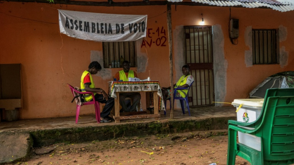R&eacute;f&eacute;rendum en Guin&eacute;e-Bissau: le vote se poursuit dans le calme, sans affluence
