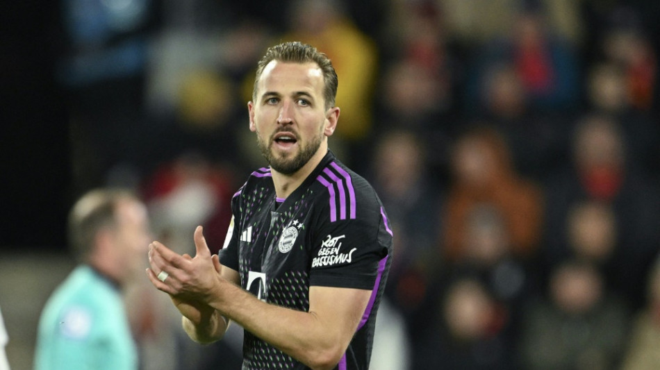 Bayern springen dank Rekordj&auml;ger Kane an die Spitze