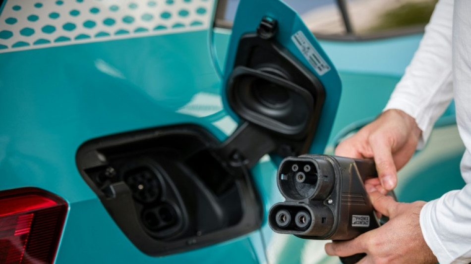 Umfrage: Nur jeder Vierte w&uuml;rde sich bei Autokauf f&uuml;r Elektroauto entscheiden