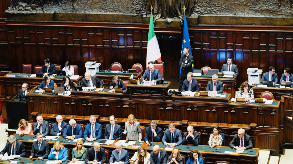 Risoluzione maggioranza, soluzione negoziale per Iran e Gaza