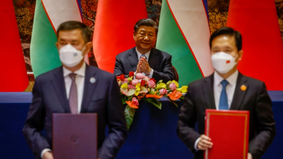 Xi Jinping celebra 'nova era' nas rela&ccedil;&otilde;es da China com &Aacute;sia Central