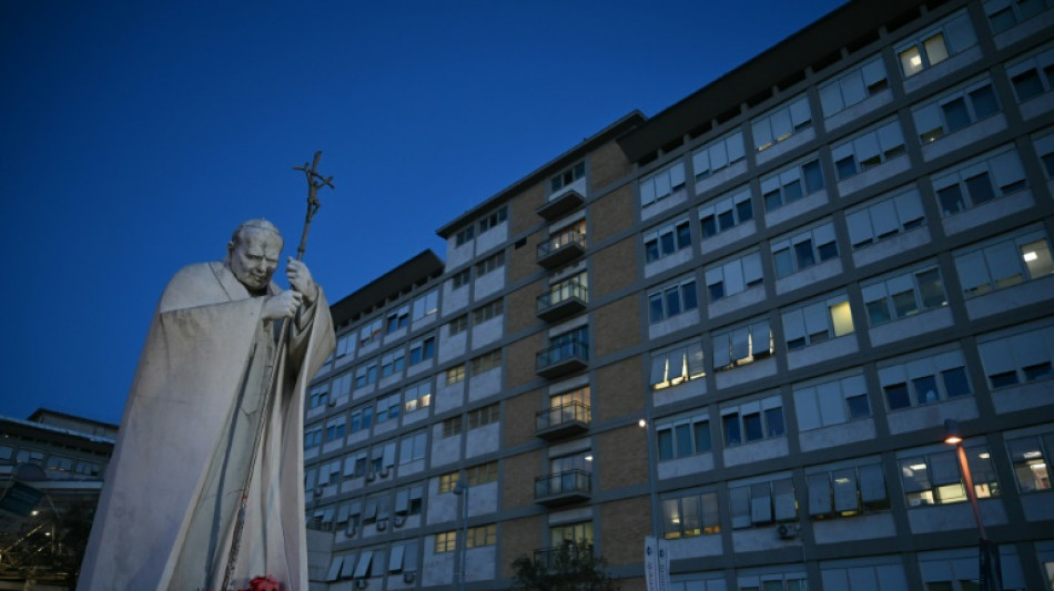 Le pape Fran&ccedil;ois dans un "&eacute;tat critique", son "pronostic est actuellement r&eacute;serv&eacute;"
