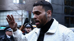 Le rappeur Chris Brown &eacute;cope de prison avec sursis pour une rixe en discoth&egrave;que &agrave; Londres