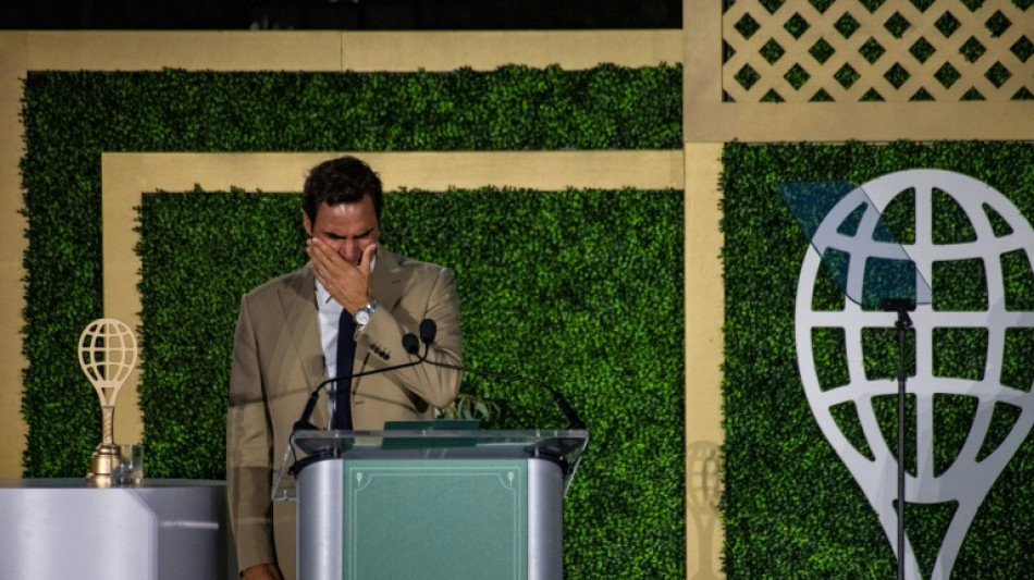 Roger Federer, tr&egrave;s &eacute;mu, a &eacute;t&eacute; intronis&eacute; au Panth&eacute;on international du tennis